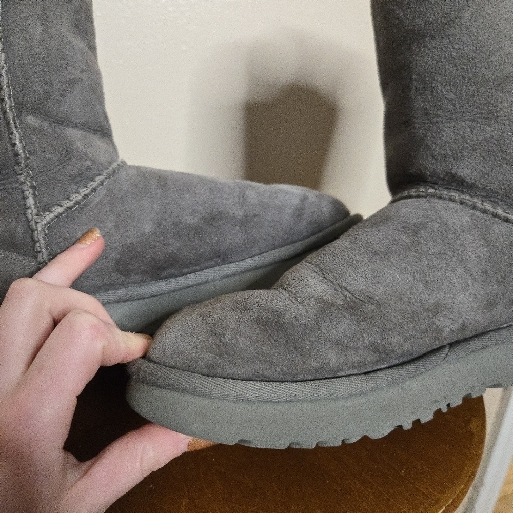 UGG Women's Classic Boots - Picture 5 of 10